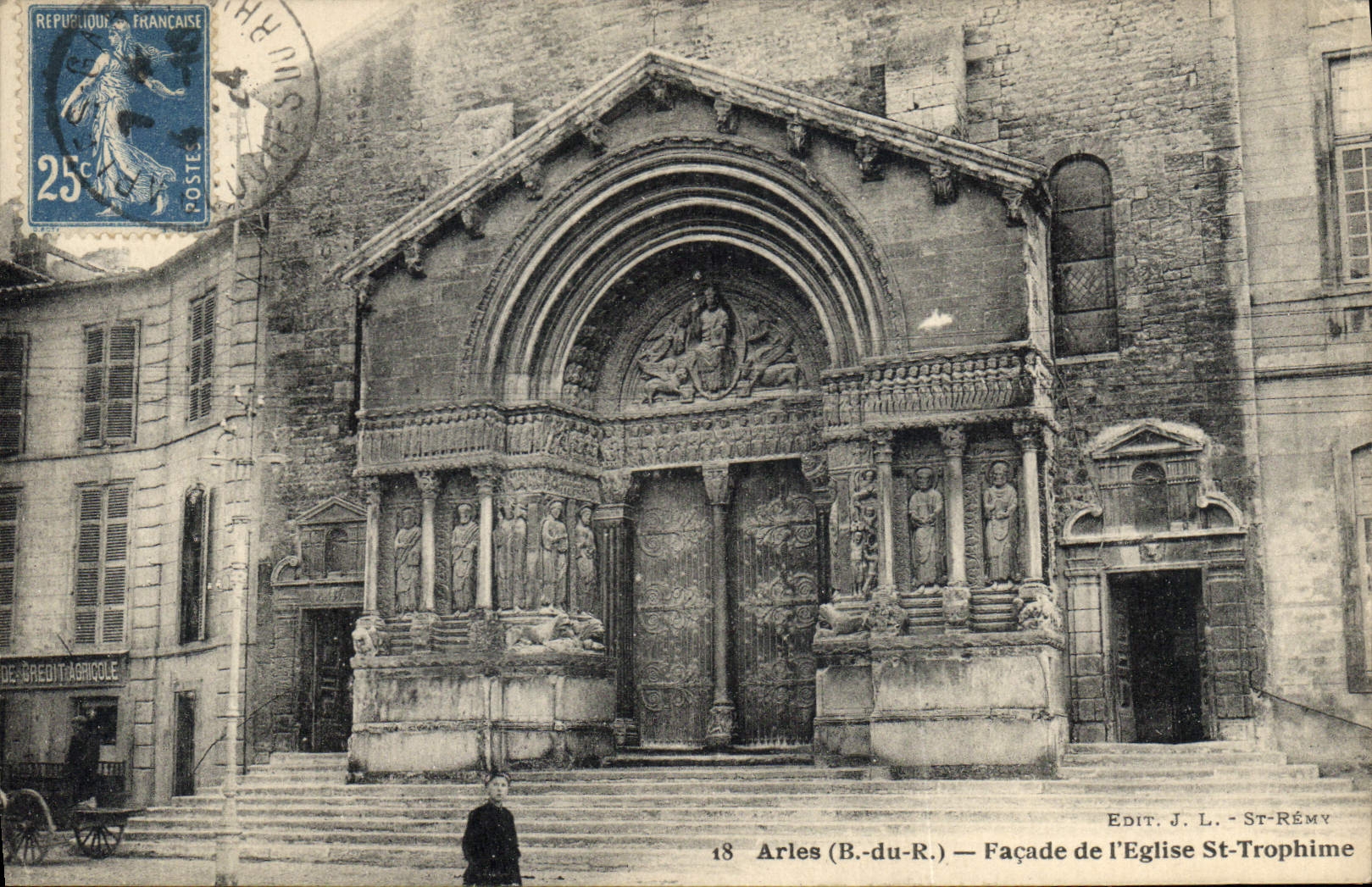 CPA Arles B du R Facade de l'Eglise et Trophime