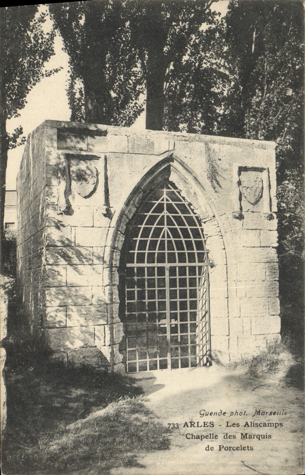 CPA Arles Les Aliscamps Chapelle des Marquis de Porcelets