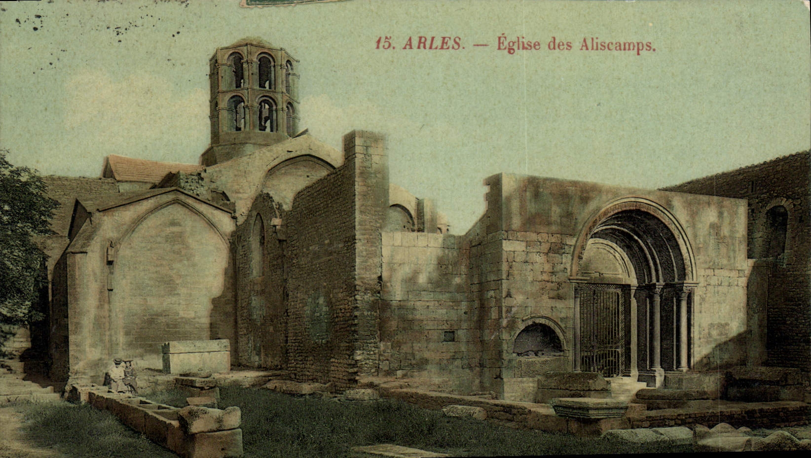 CPA Arles Eglise des Aliscamps 