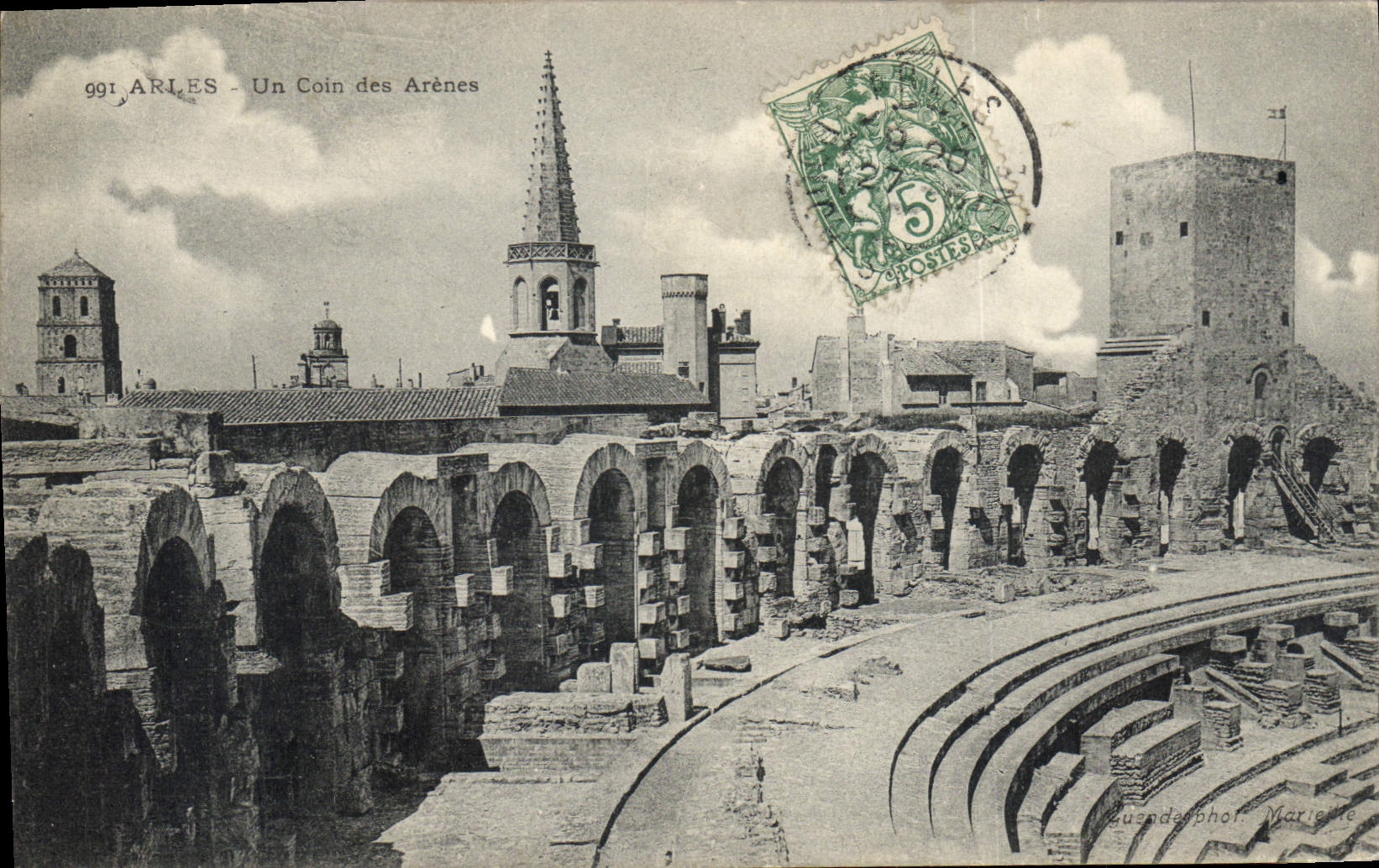 CPA Arles Un Coin des Arenes 