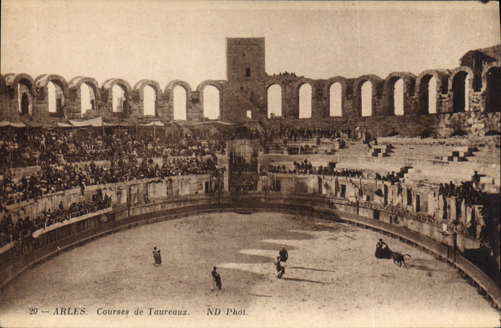 CPA Arles Courses de Taureaux Corrida