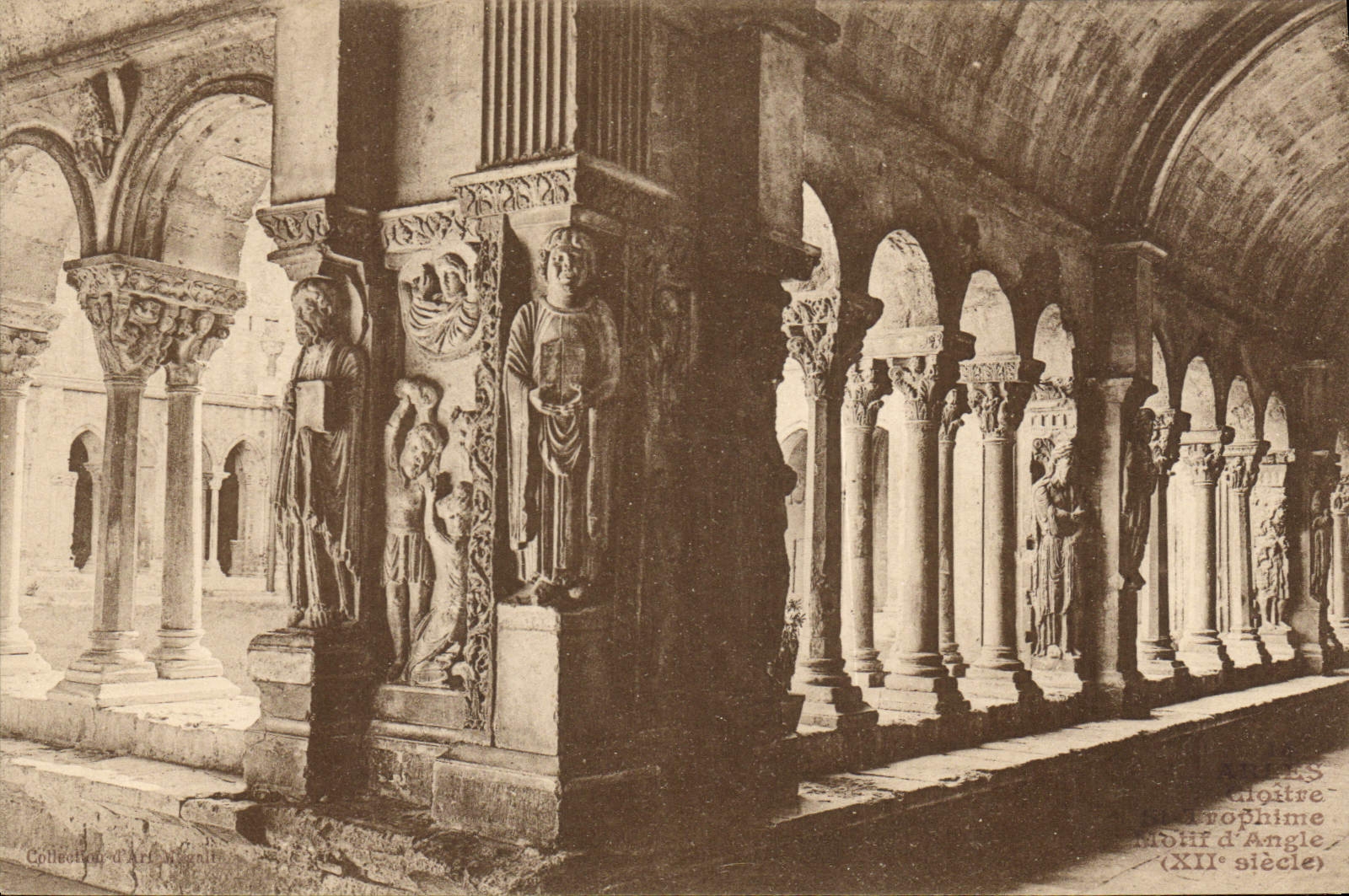 CPA Arles Cloitre Trophine Molif d'Angle 