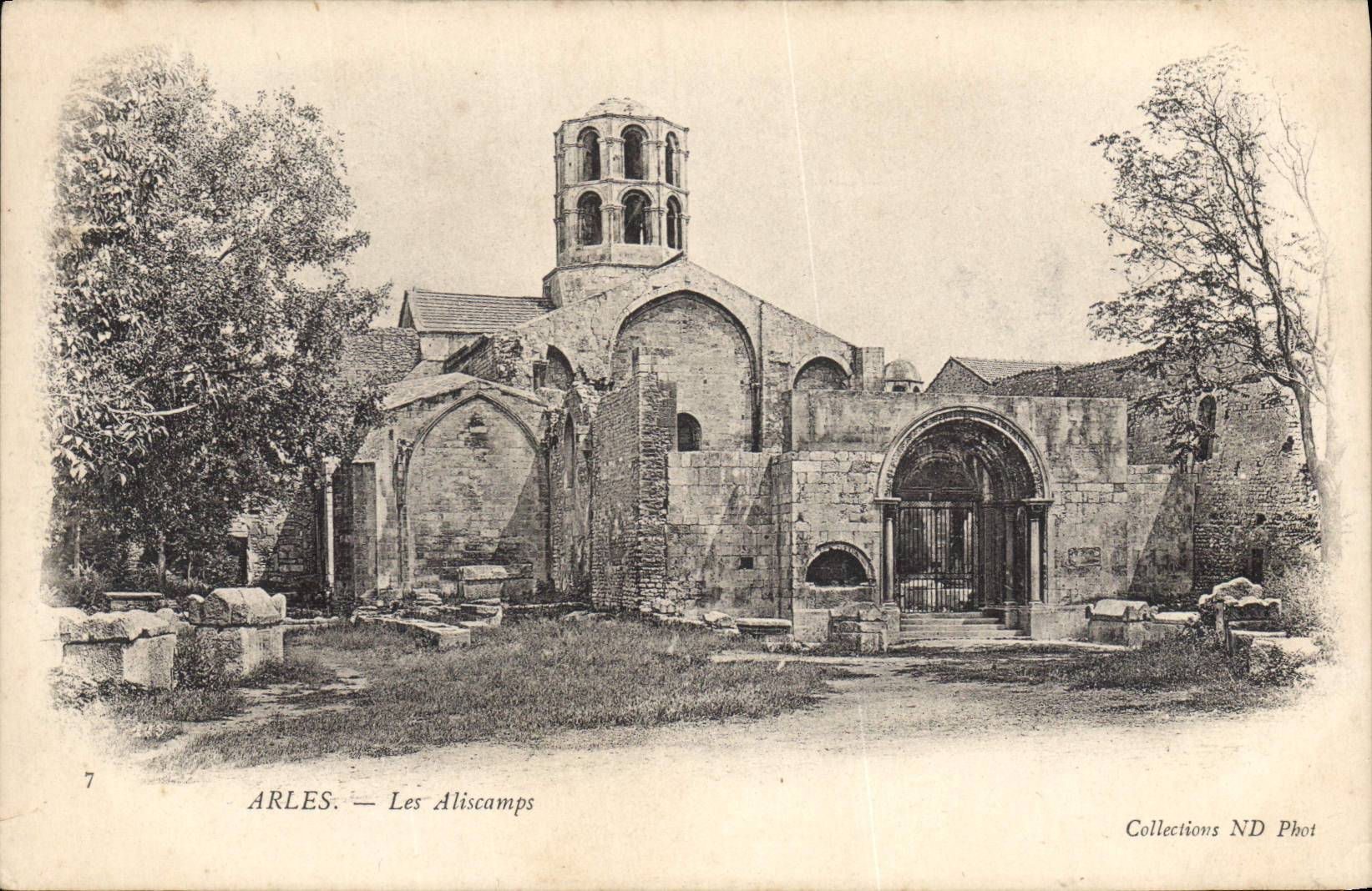 CPA Arles Les Aliscamps 