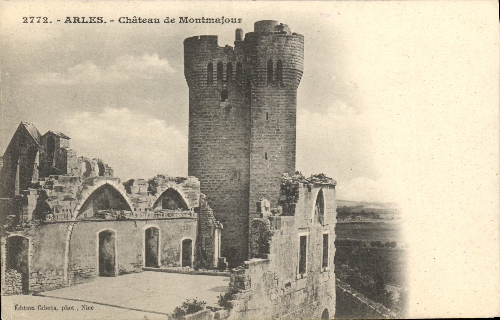 CPA Arles Chateau de Montmajour 
