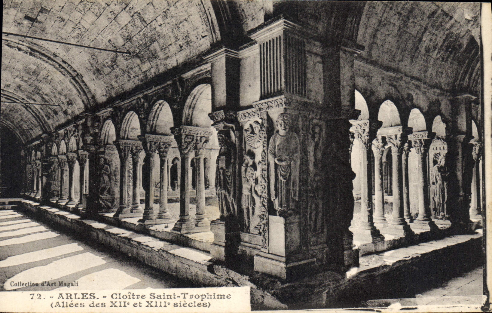 CPA Arles Cloitre Saint Trophime 