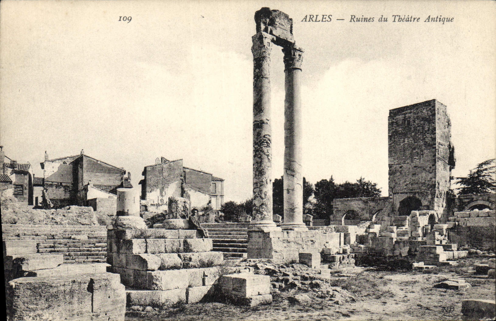 CPA Arles Ruines du Theatre Antique 