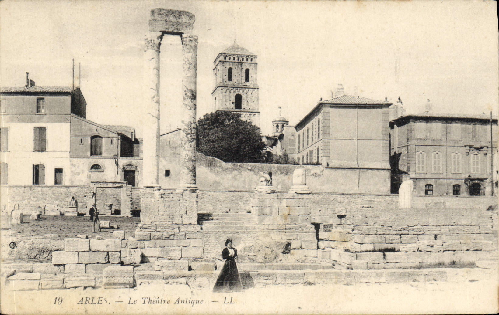 CPA Arles Le Theatre Antique 