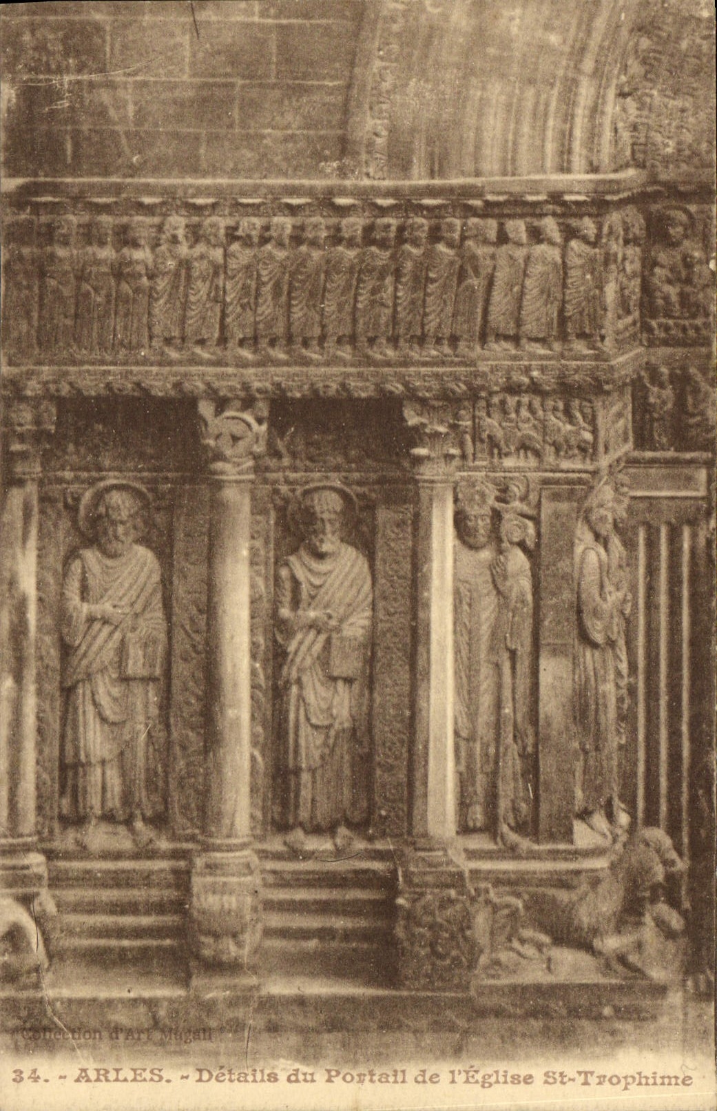 CPA Arles Details du Portail de l'Eglise St Trophime 