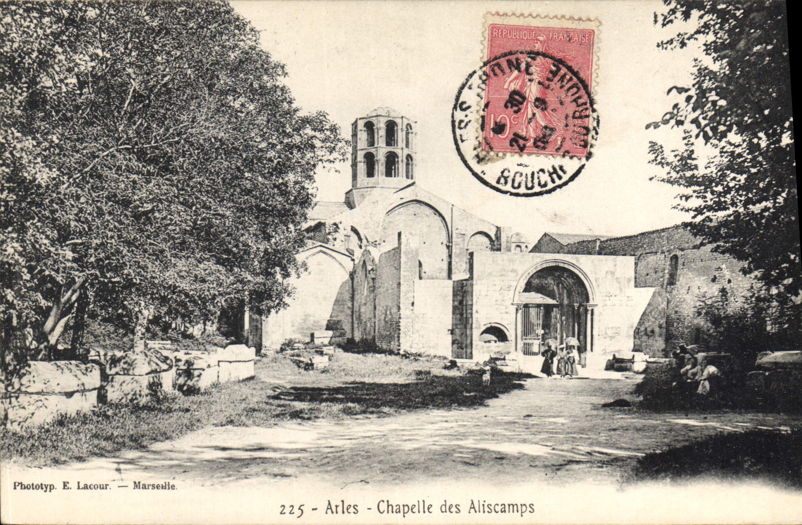 CPA Arles Chapelle des Aliscamps 