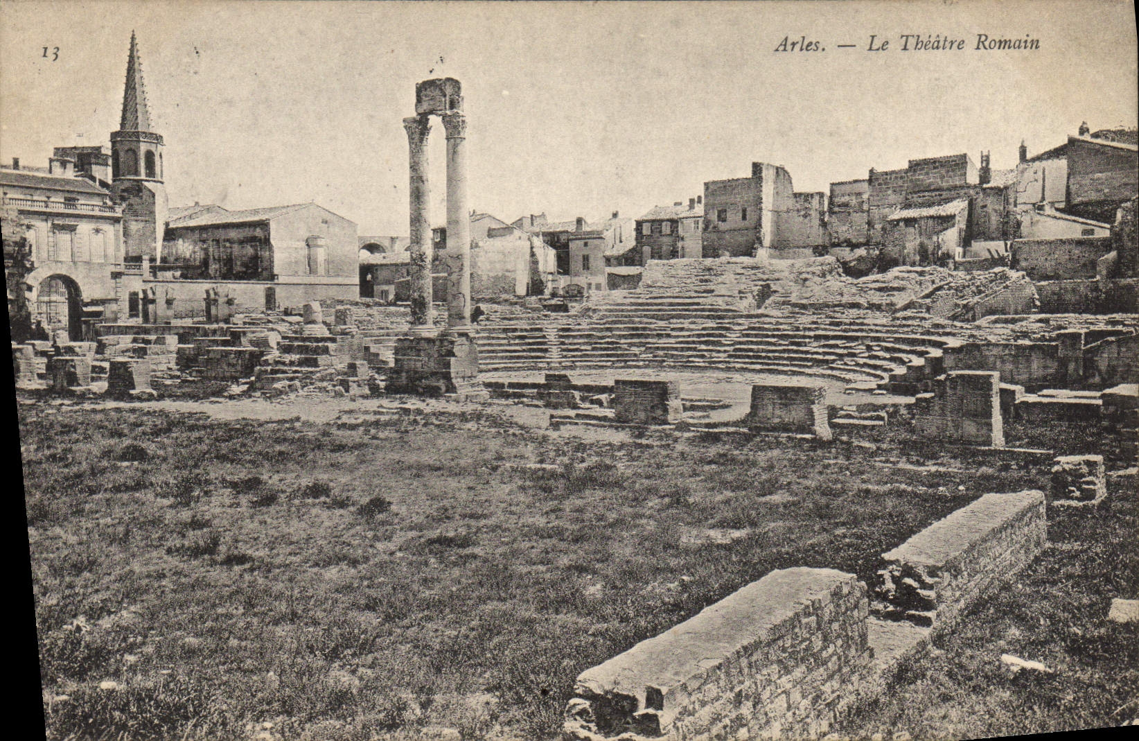 CPA Arles Le Theatre Romain 