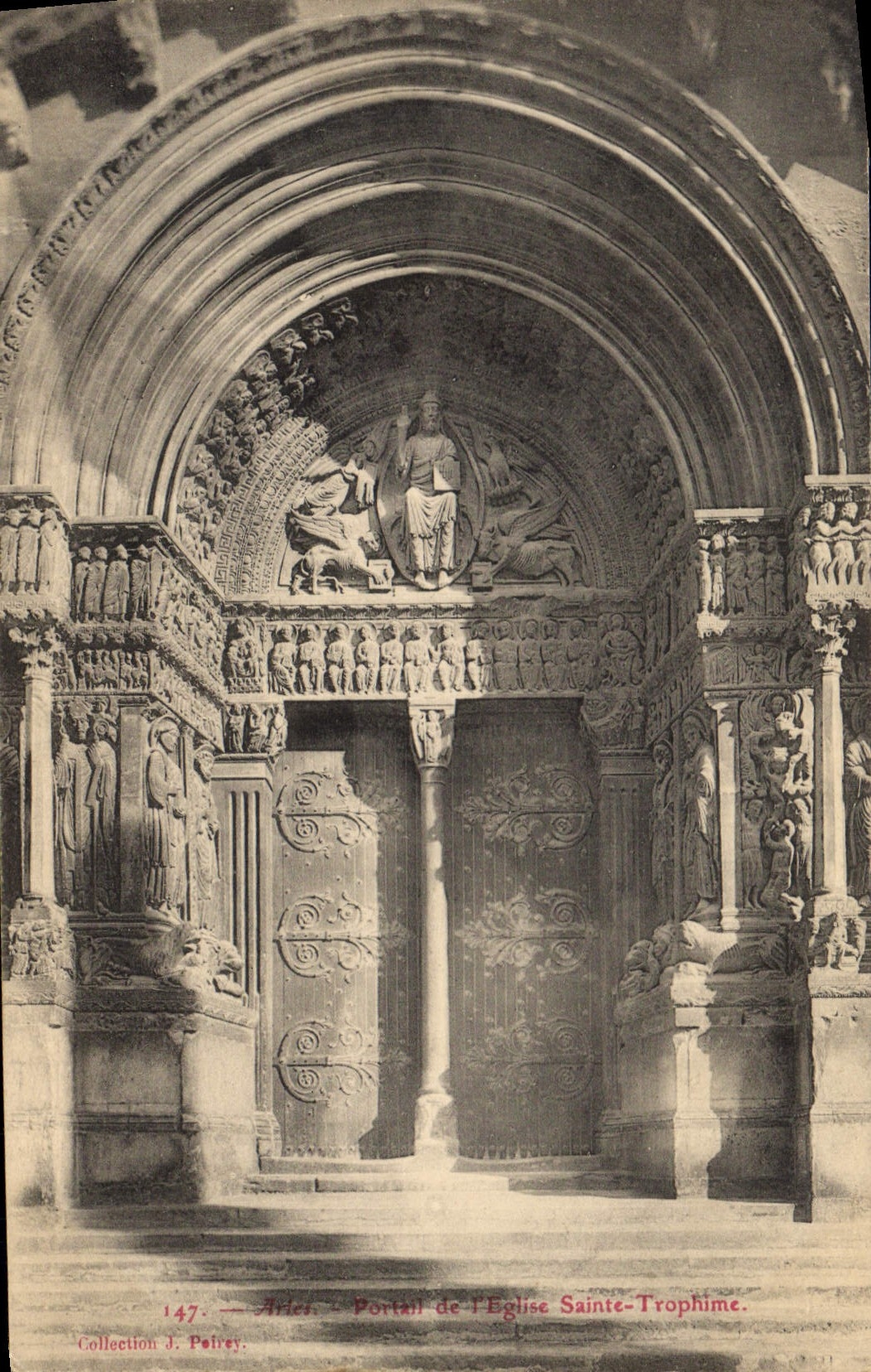 CPA Arles Portail de l'Eglise Sainte Trophime