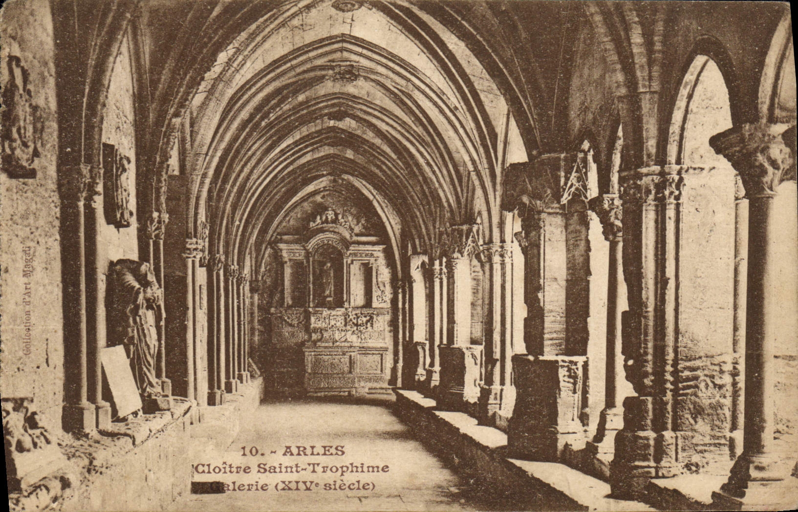 CPA Arles Cloitre Saint Trophime 