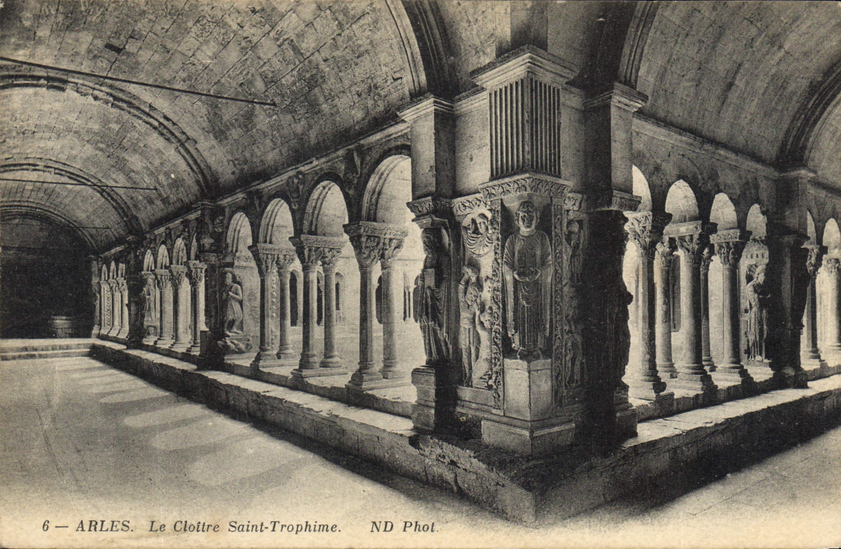 CPA Arles Le Cloitre Saint Trophime 