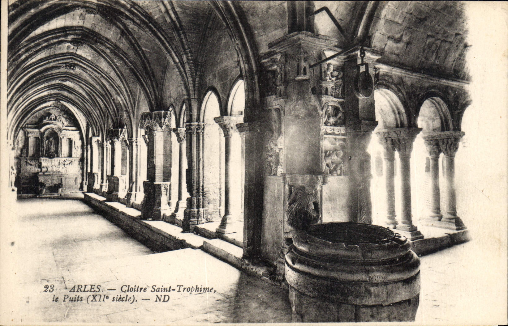 CPA Arles Cloitre Saint Trophime 