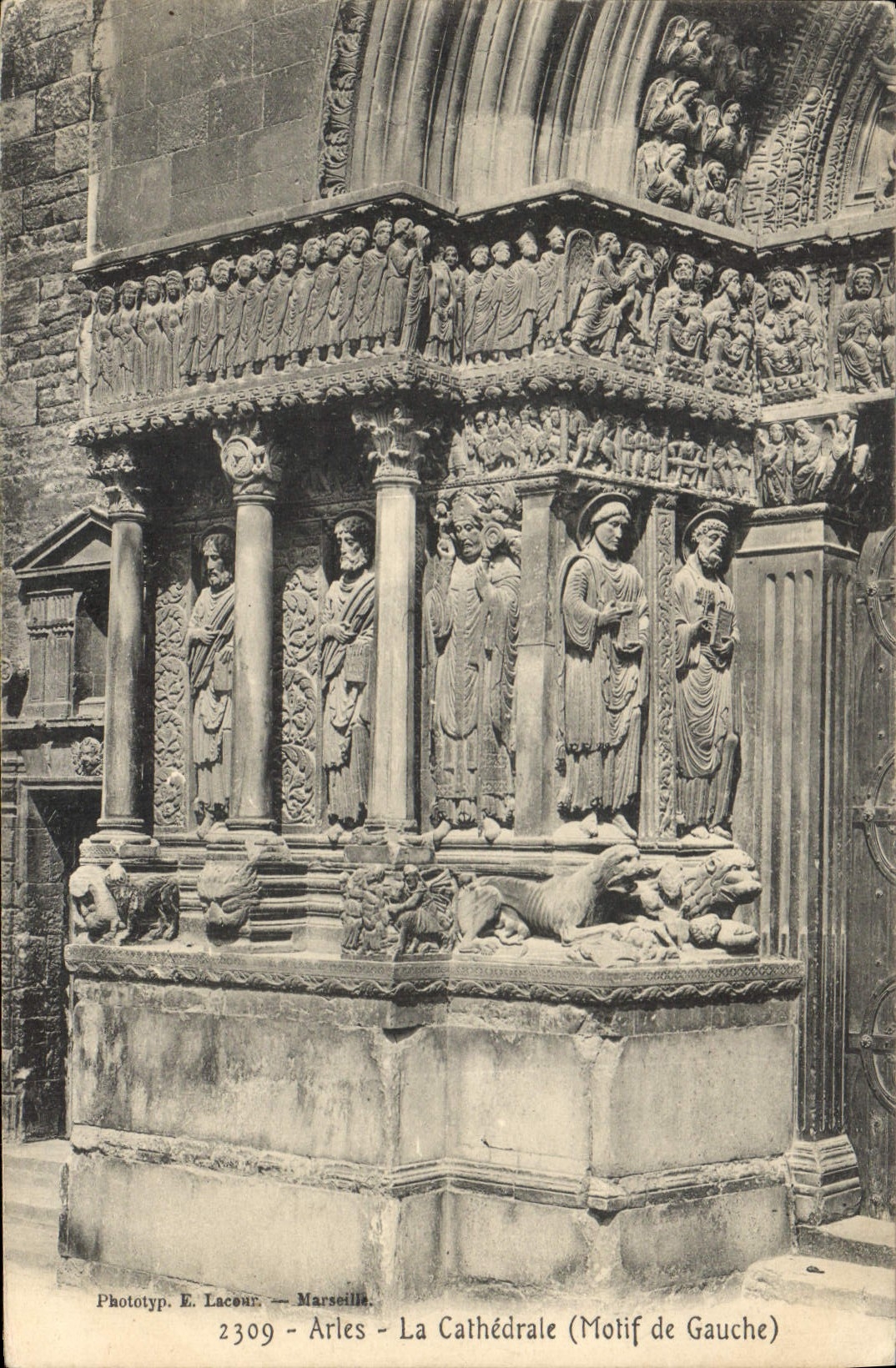CPA Arles Cathedrale Motif de Gauche 