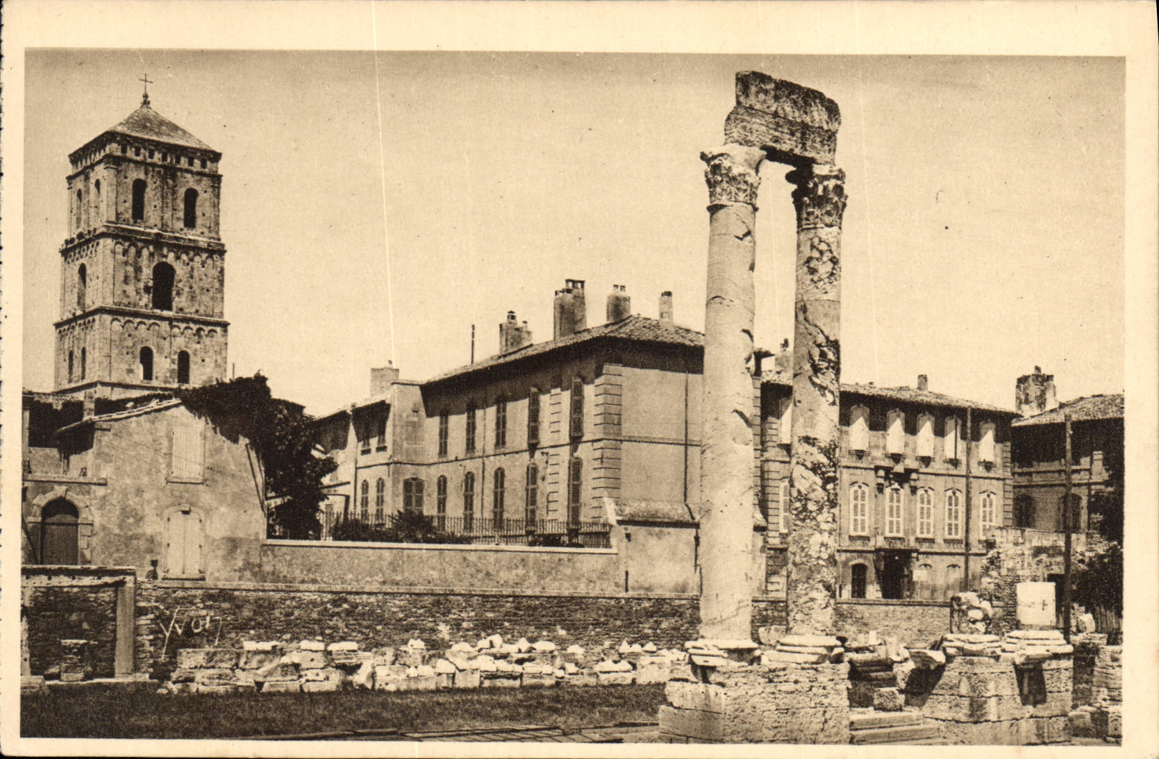 CPA Arles Bouches du Rhone Theatre Antique