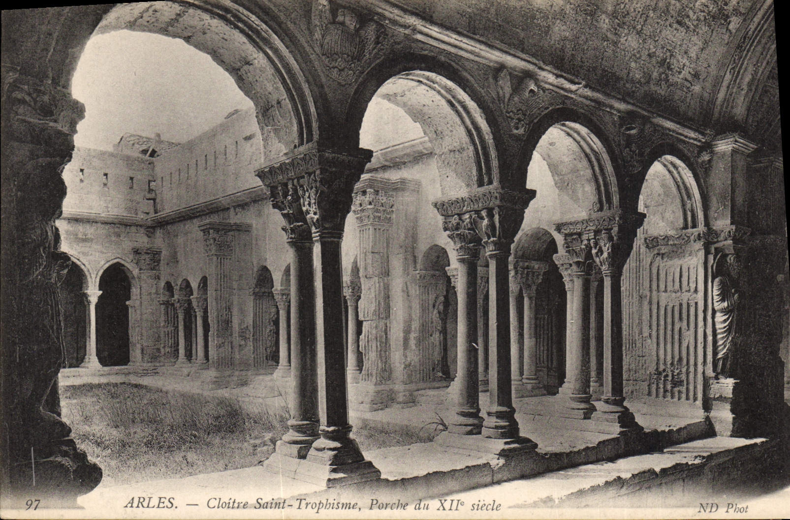 CPA Arles Cloitre Saint Trophime 