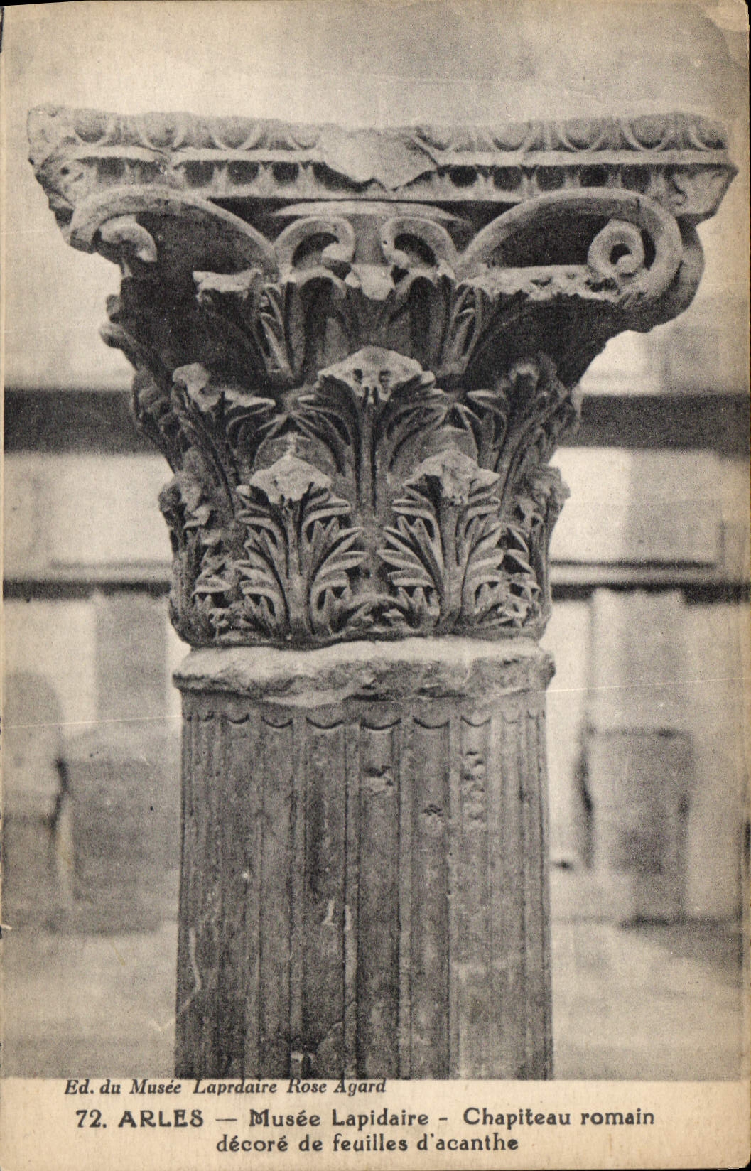 CPA Arles Musee Lapidaire Chapiteau romain decore de feuilles d'acanthe