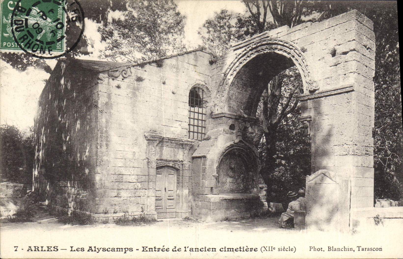 CPA Arles Les Alyscamps Entree de l'ancien cimetiere