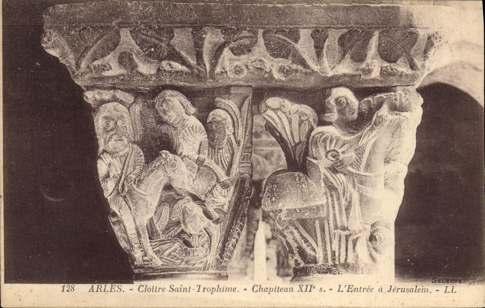 CPA Arles Cloitre Saint Trophime L'Entree a Jerusalem