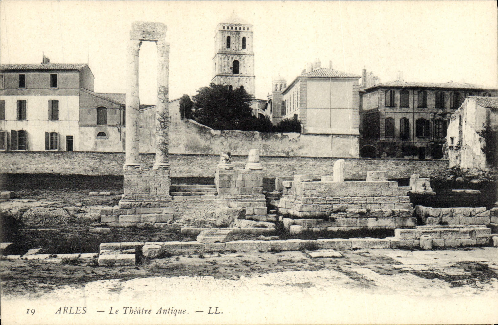 CPA Arles Le Theatre Antique 