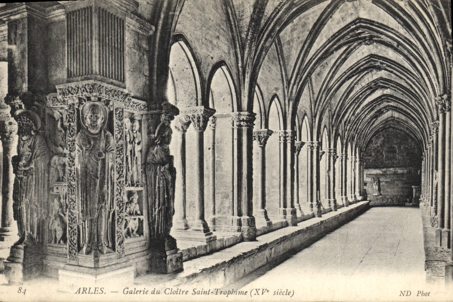 CPA Arles Galerie du Cloitre Saint Trophime 