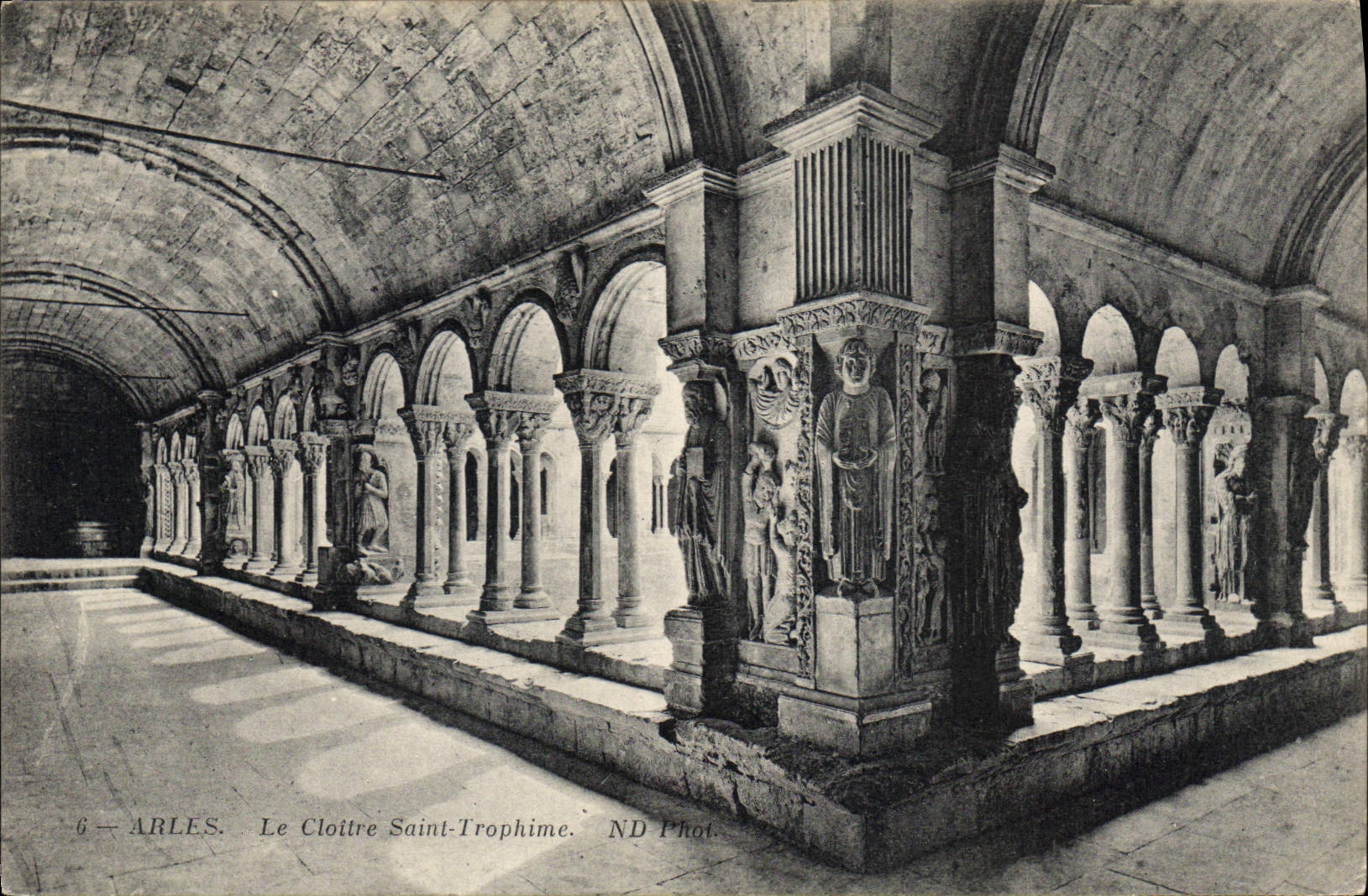CPA Arles Le Cloitre Saint Trophime 