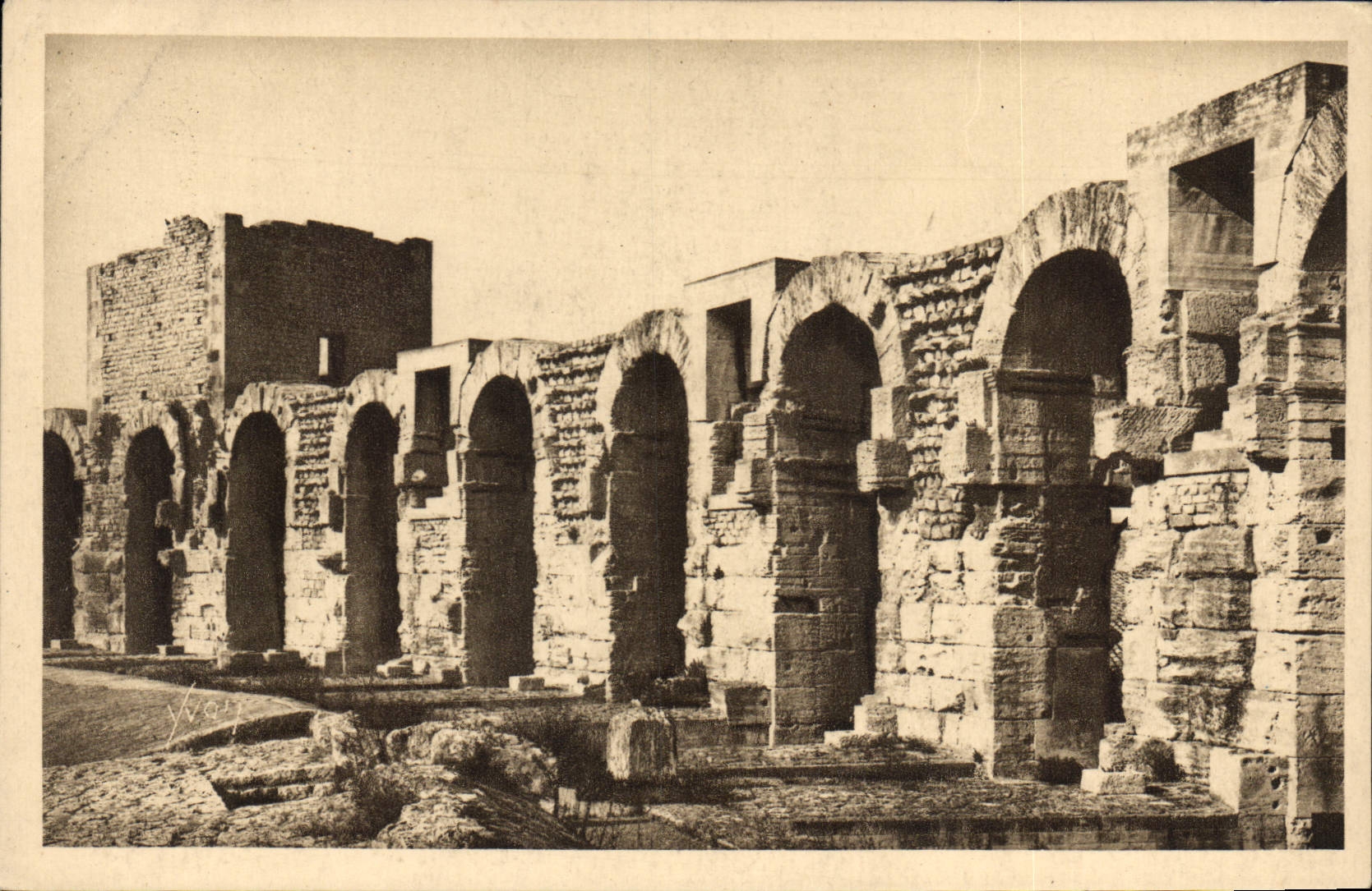 CPA Arles Bouches du Rhone Les Arenes 