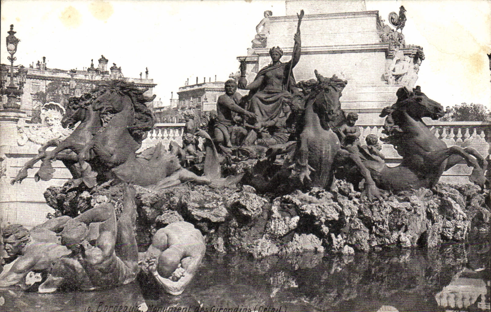 CPA Bordeaux Monument des Girondins 