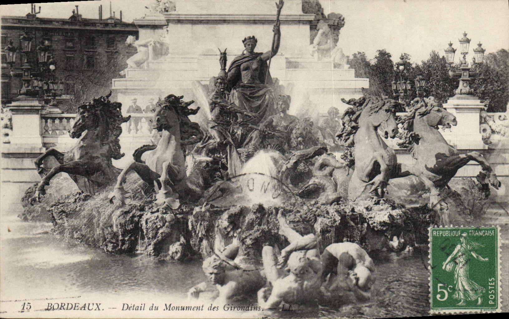 CPA Bordeaux Detail du Monument des Girondins