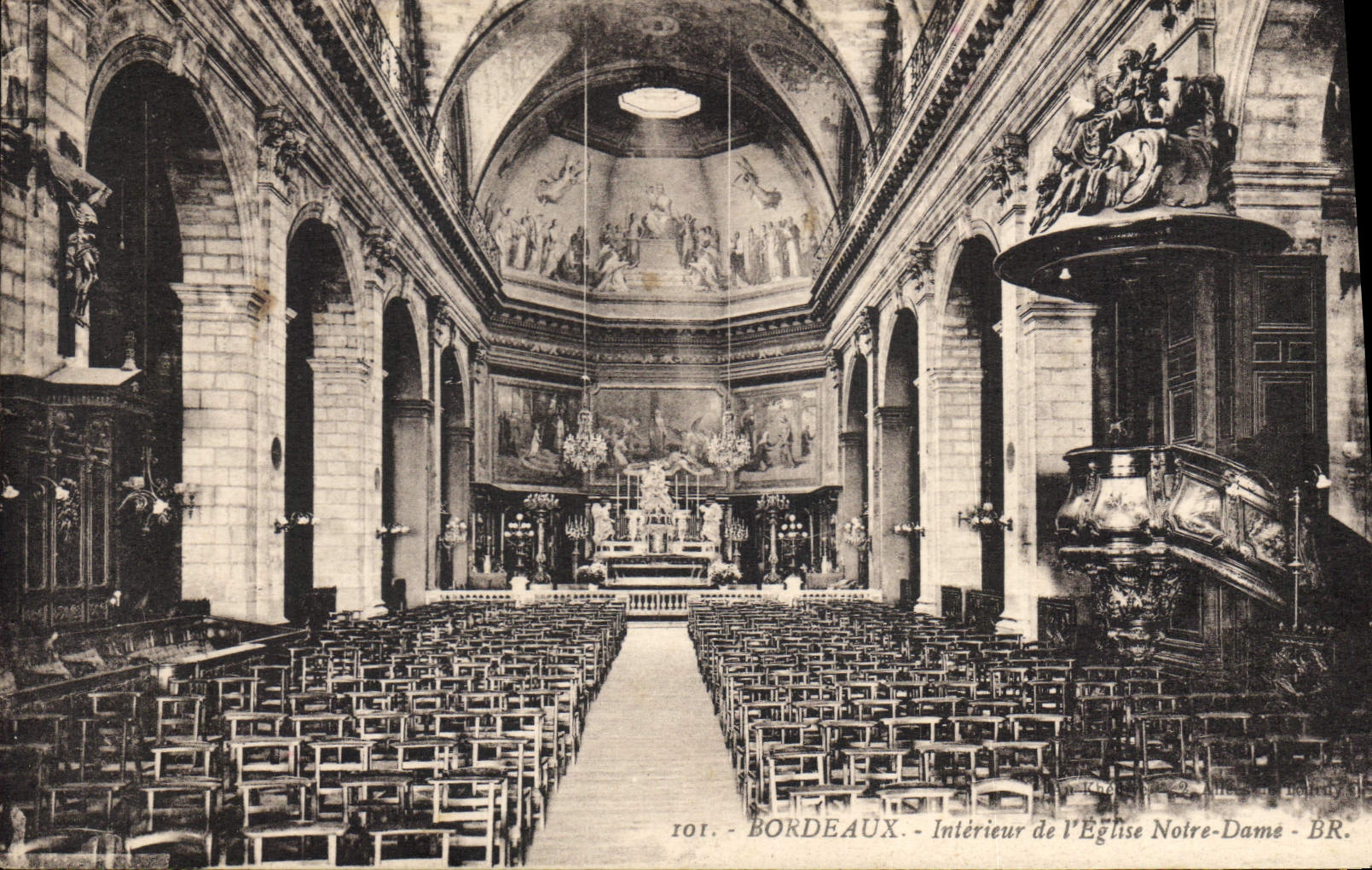 CPA Bordeaux interieur de l'Eglise Notre Dame 