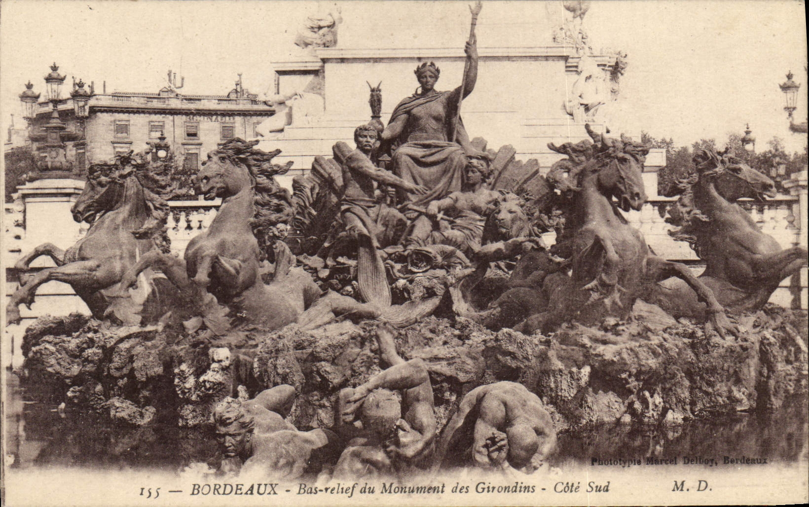 CPA Bordeaux Bas relief du Monument des Girondins Cote Nord 