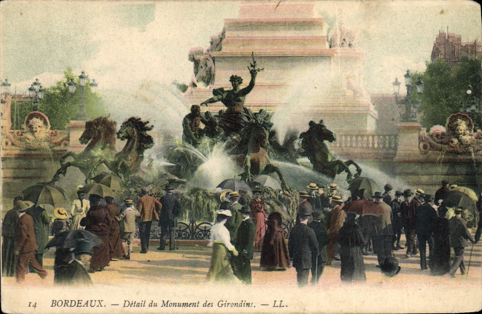 CPA Bordeaux Detail du Monument des Girondins