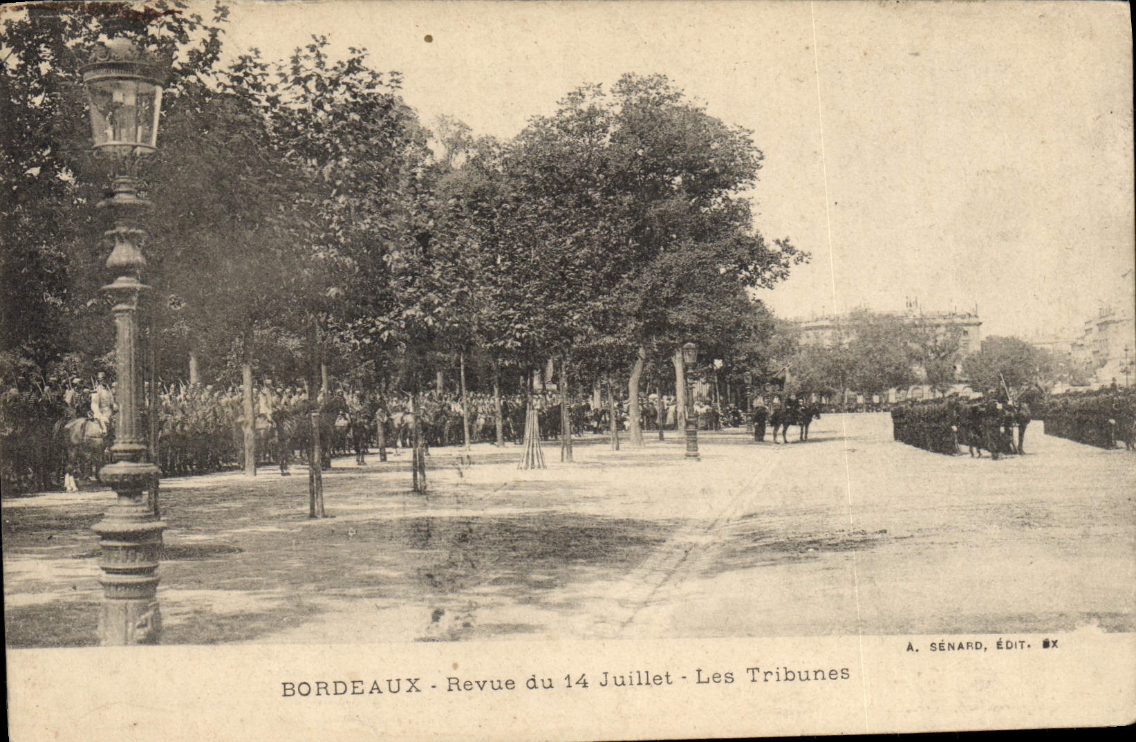 CPA Bordeaux Revue du 14 Juillet Les Tribunes