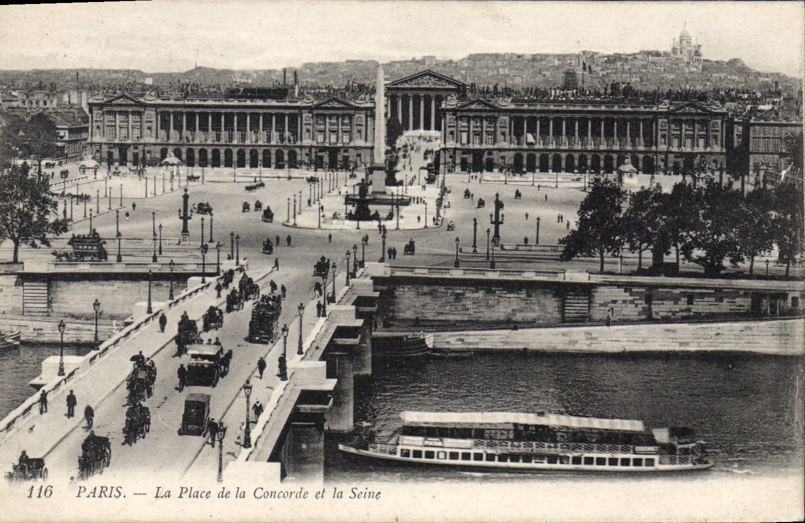 CPA Paris La Place de la Concorde et la Seine Bateau Peniche