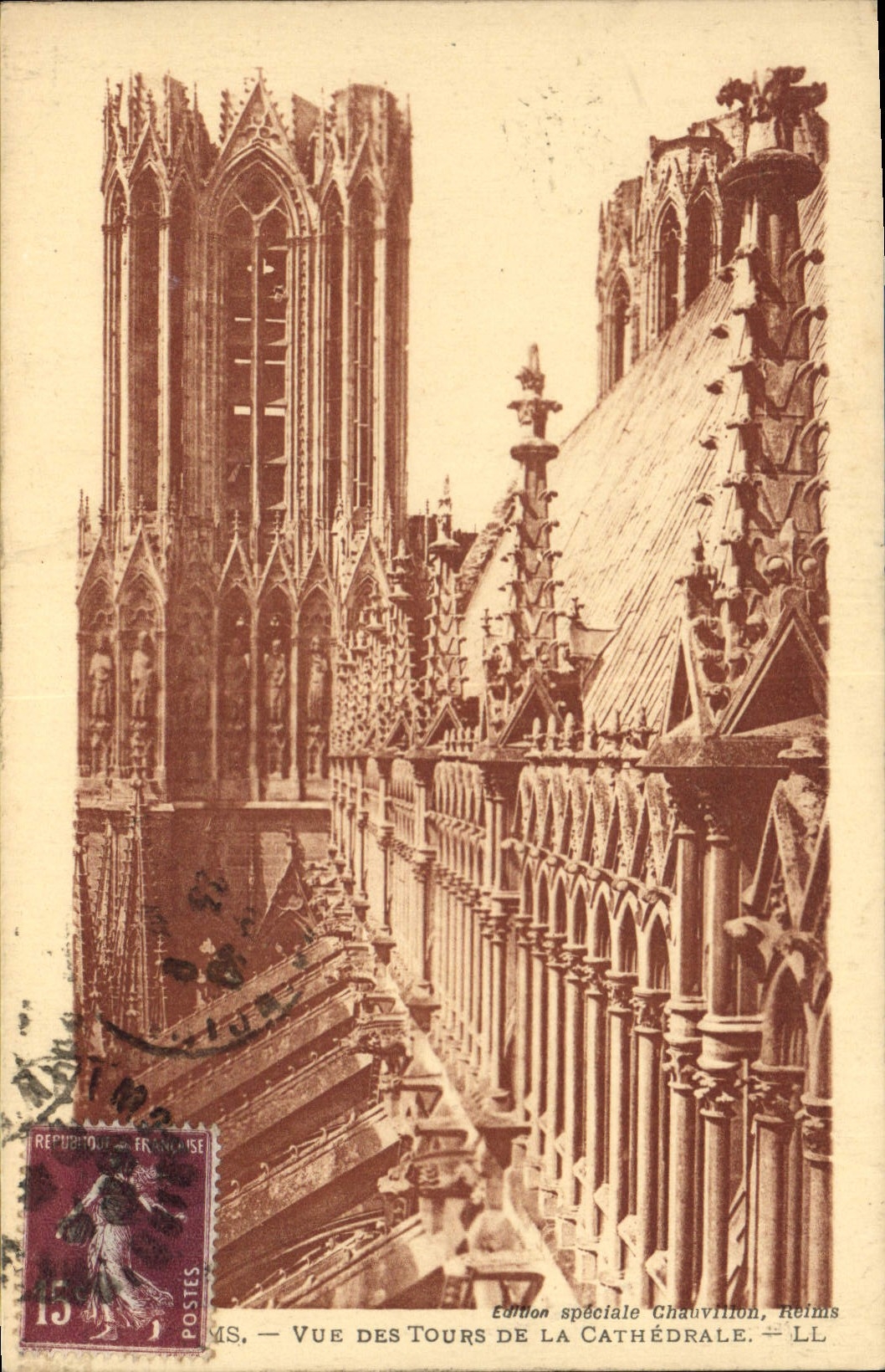 CPA Vue des Tours de la Cathedrale Paris