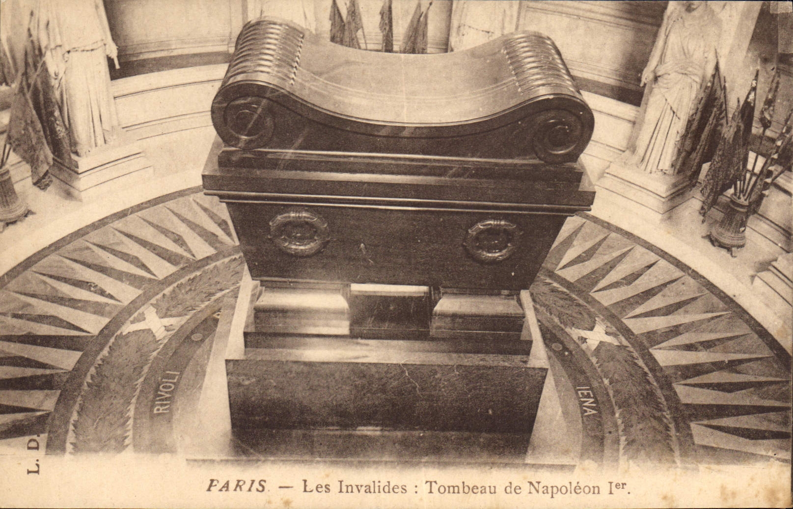 CPA Paris Les Invalides Tombeau de Napoleon 1er