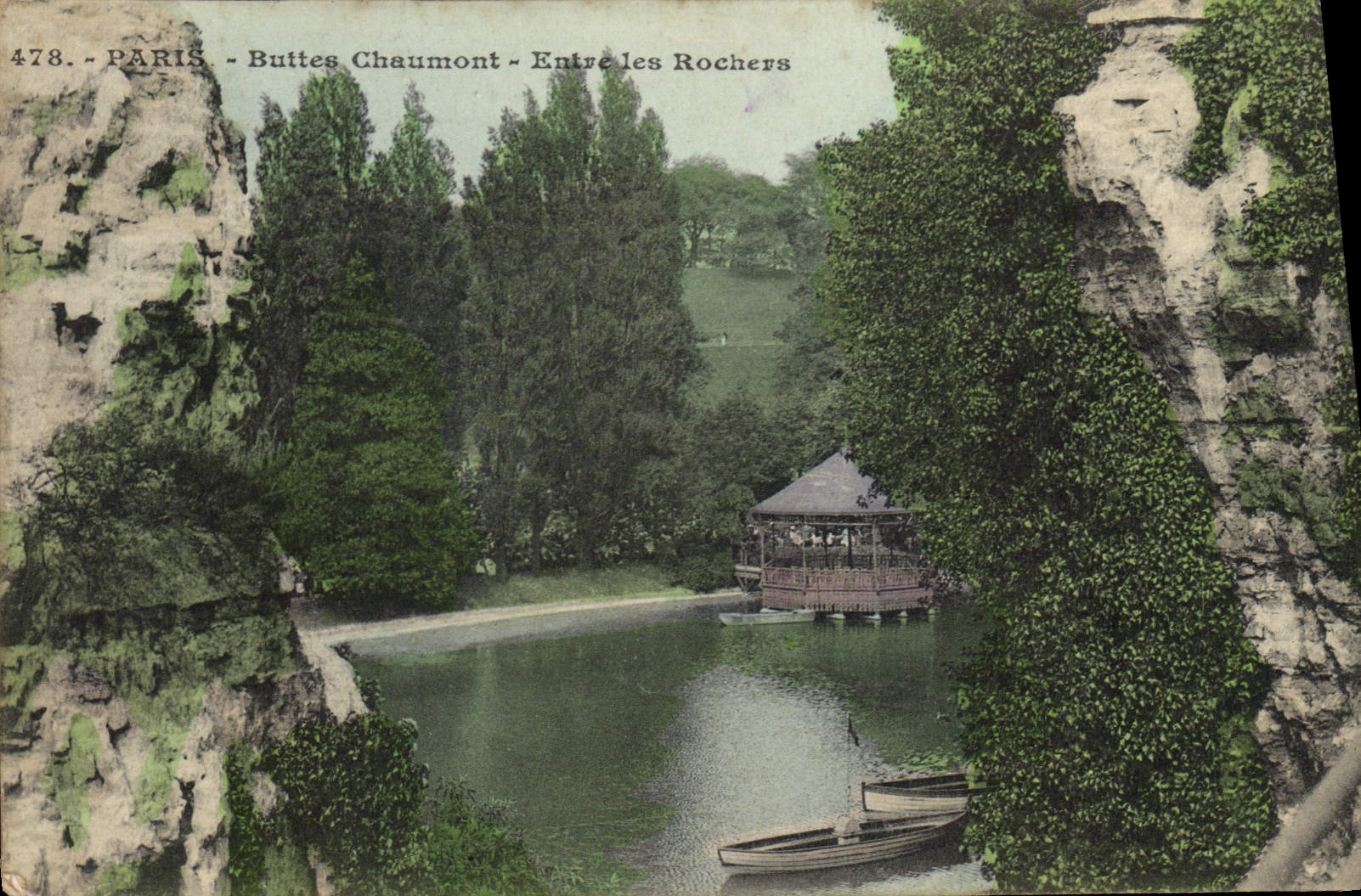 CPA Paris Buttes Chaumont Entre les Rochers