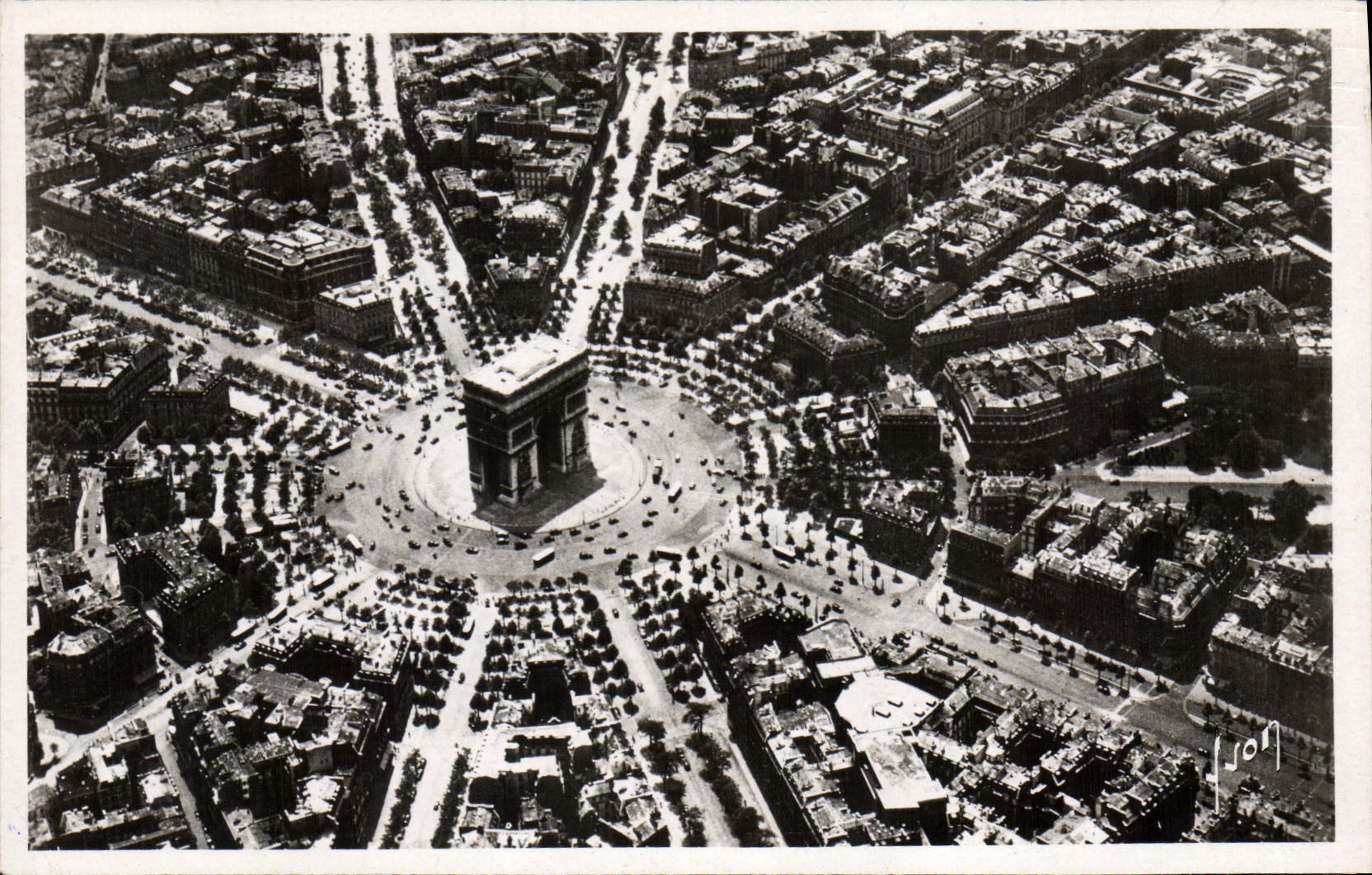 CPA L'Arc de Triomphe et place de l'Etoile