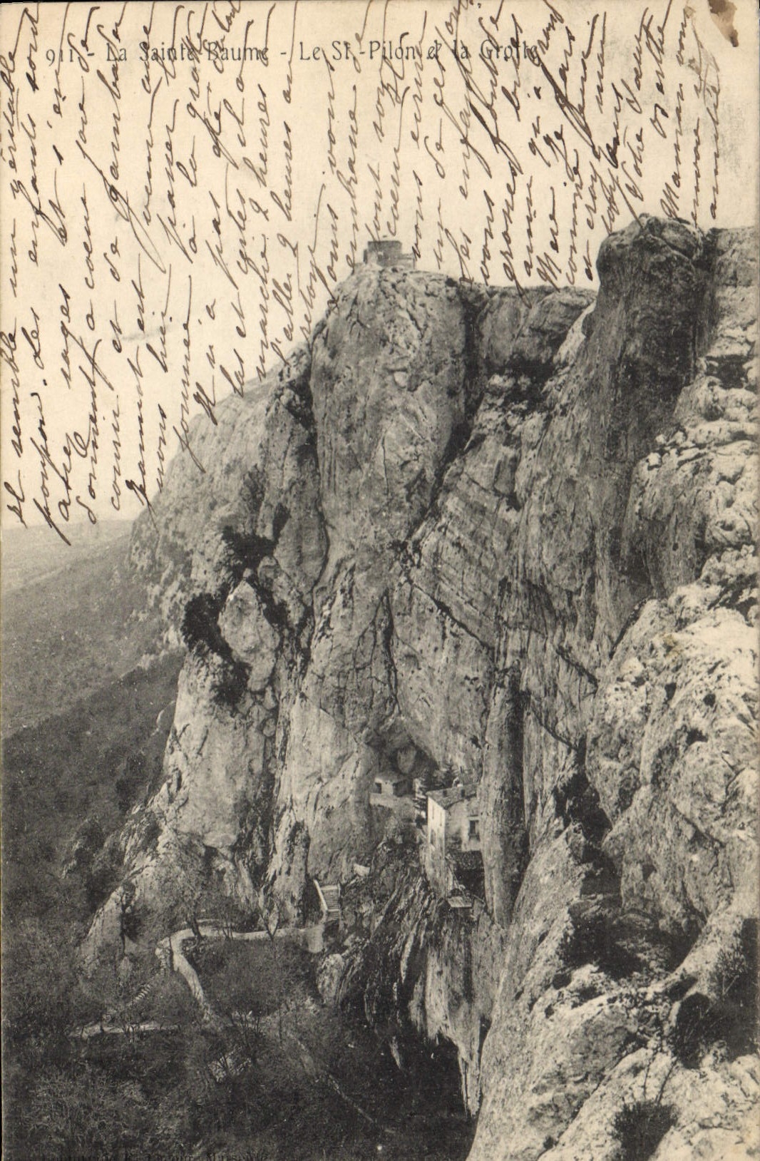 CPA La Sainte Baume Le St Pilon et la Grotte 