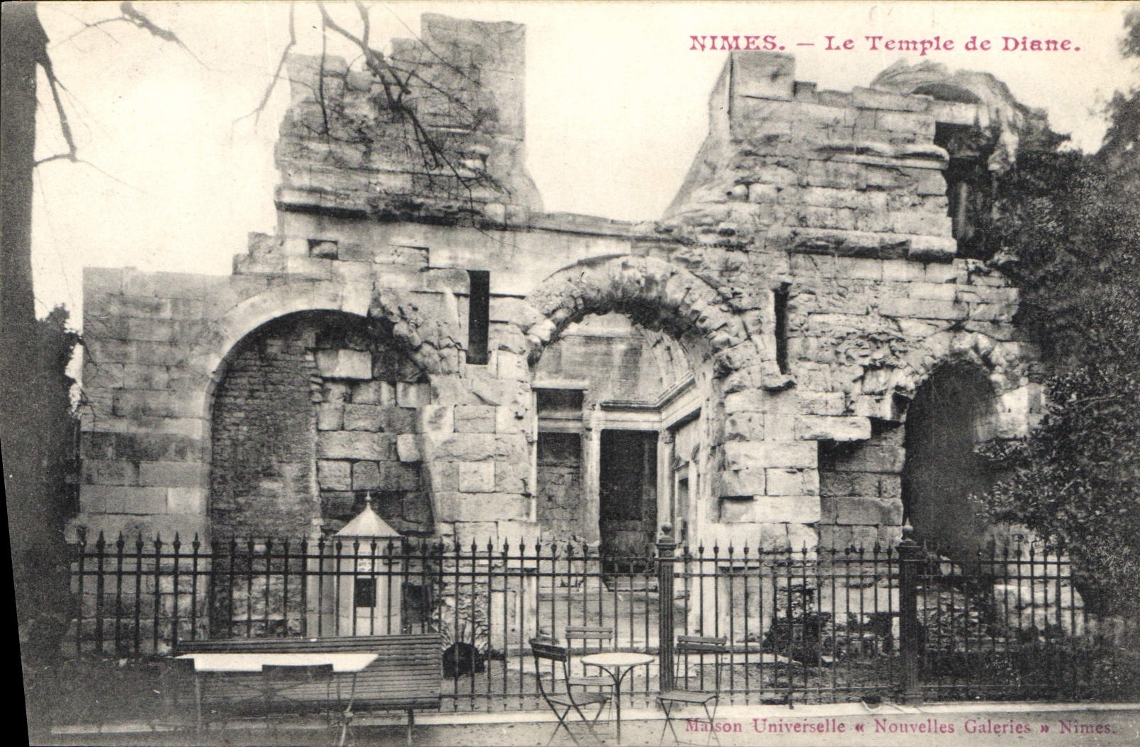 CPA Nimes Le Temple de Diane 