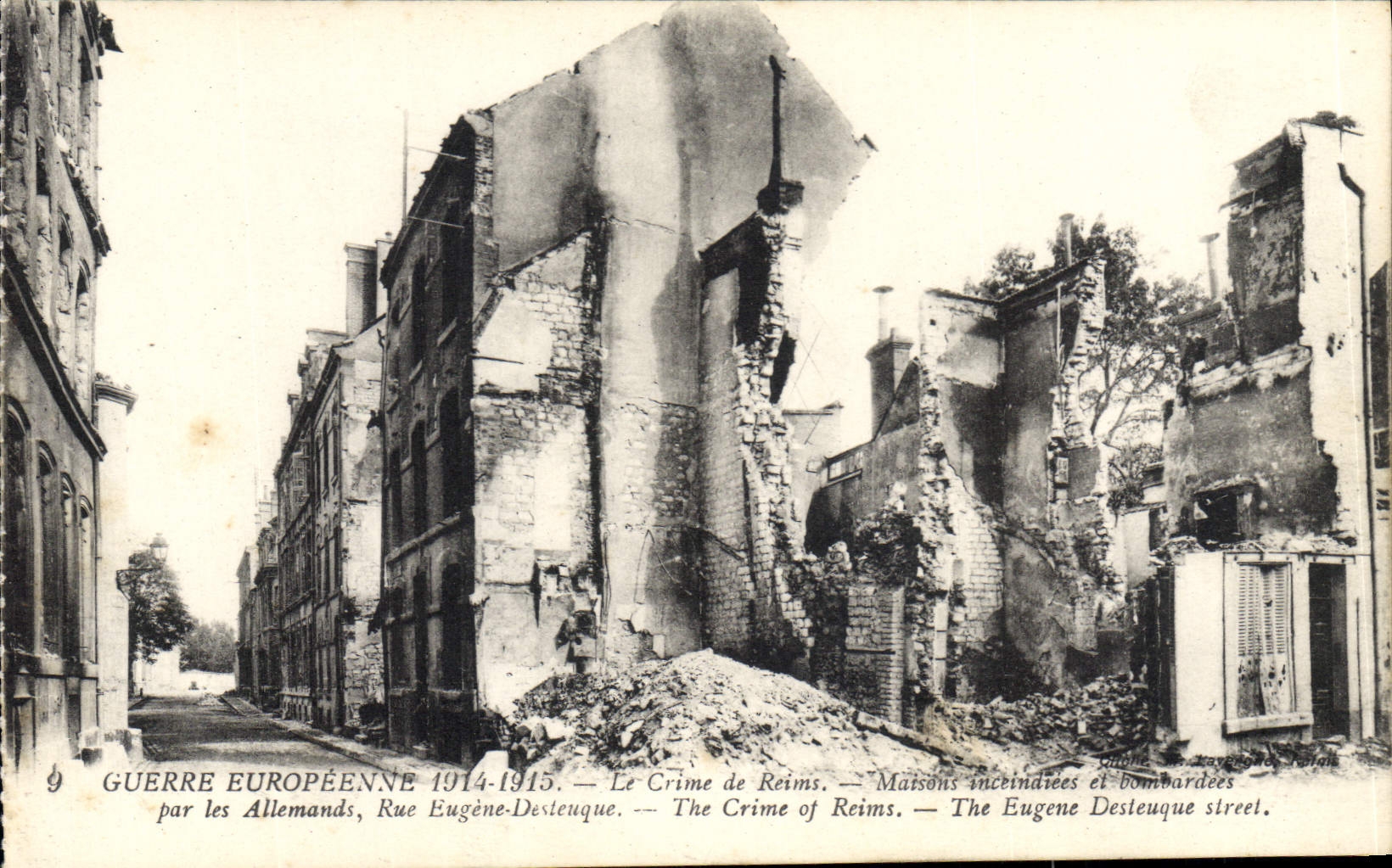 CPA Guerre Europeenne 1914 1915 Le Crime de Reims Maison incendies et bombardees par les Allemands R