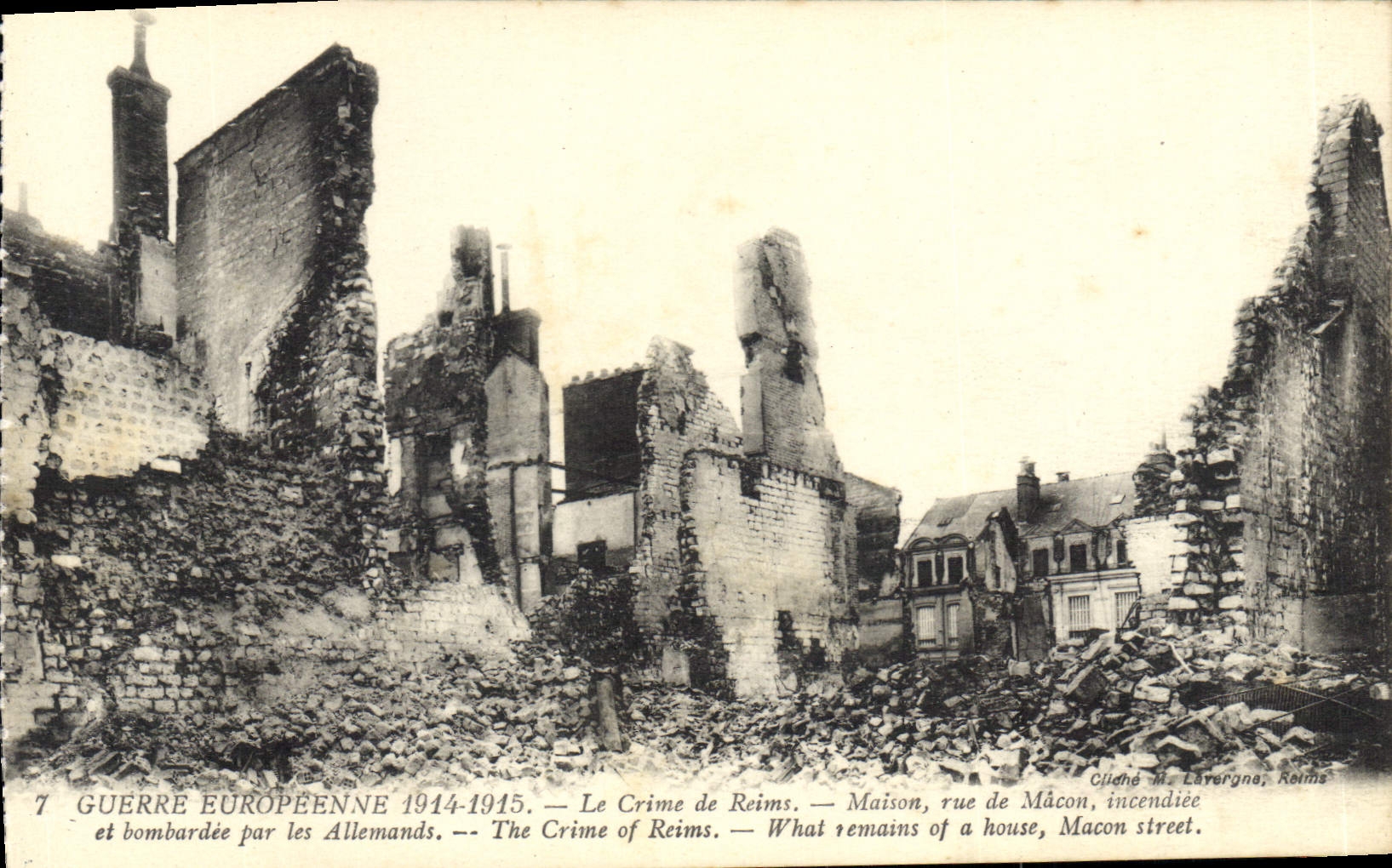 CPA Guerre Europeenne 1914 1915 Le Crime de Reims Maison rue de Macon incendie et bombardee par les