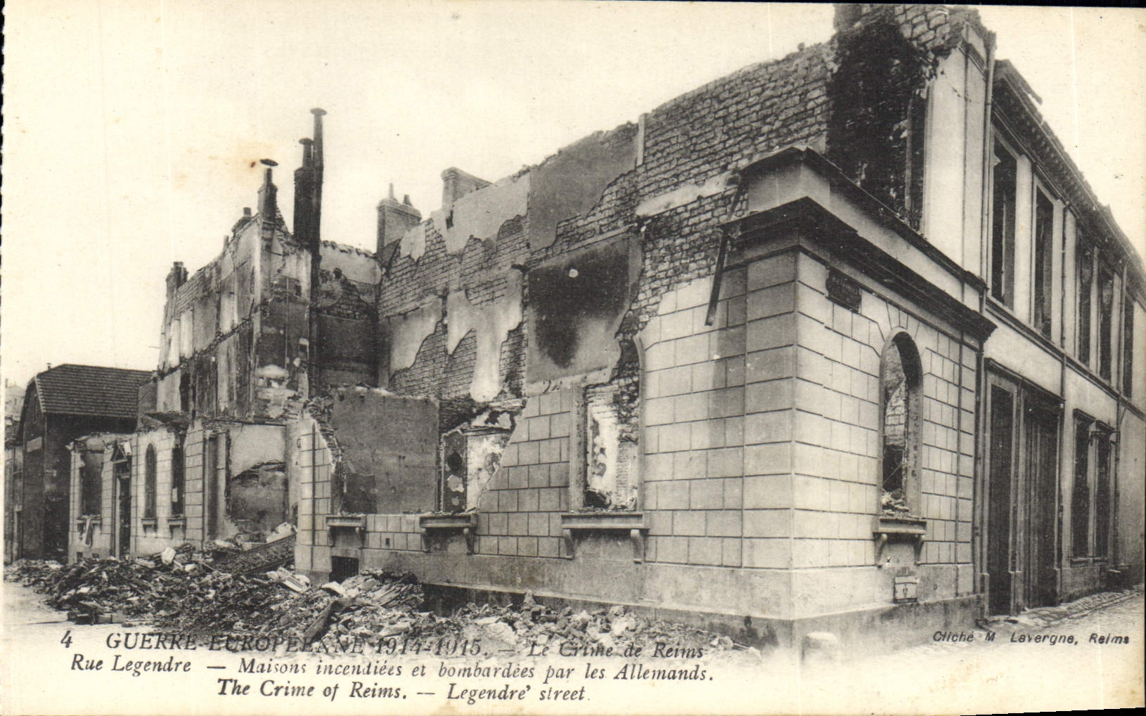 CPA Guerre Europeenne 1914 1915 Le Crime de Reims Rue Legendre Maisons incendies et bombardees par l