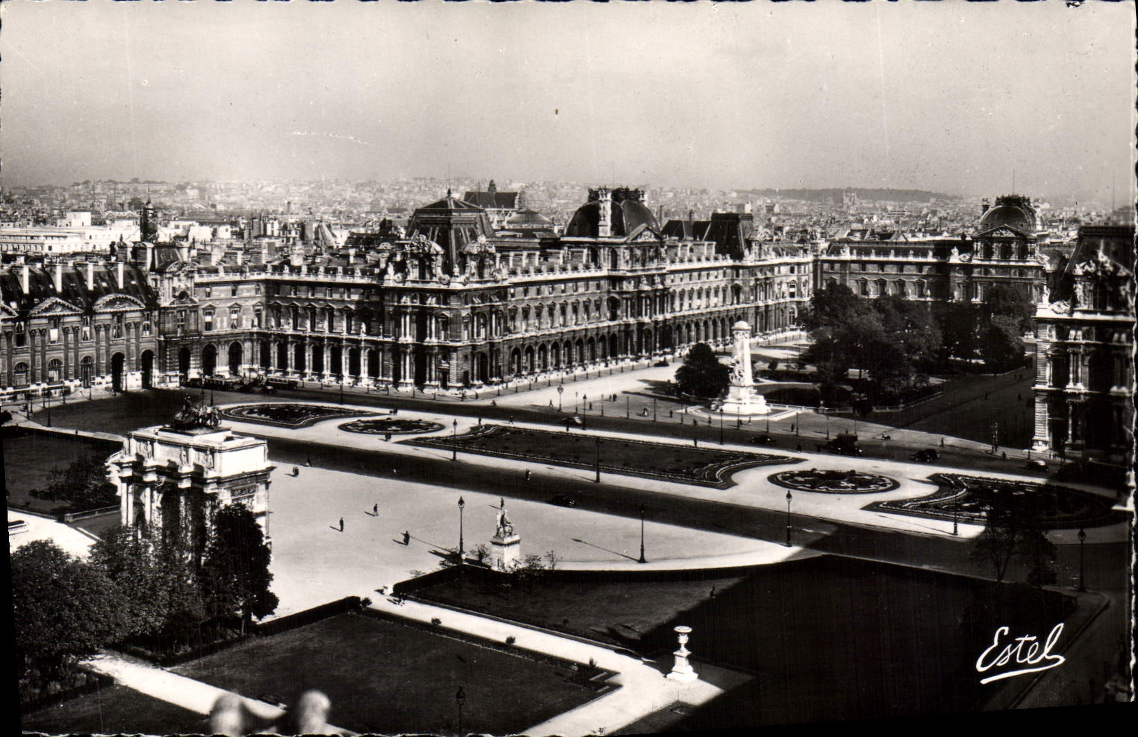 CPA Paris La Place du Carrousel et le Louvre