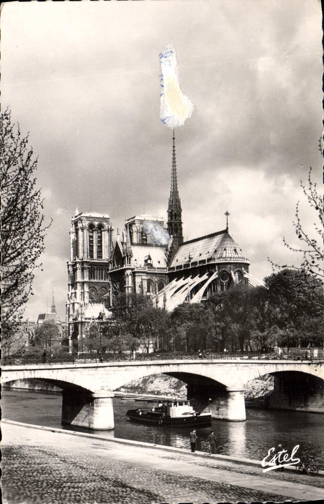 CPA Paris Vue sur Notre Dame