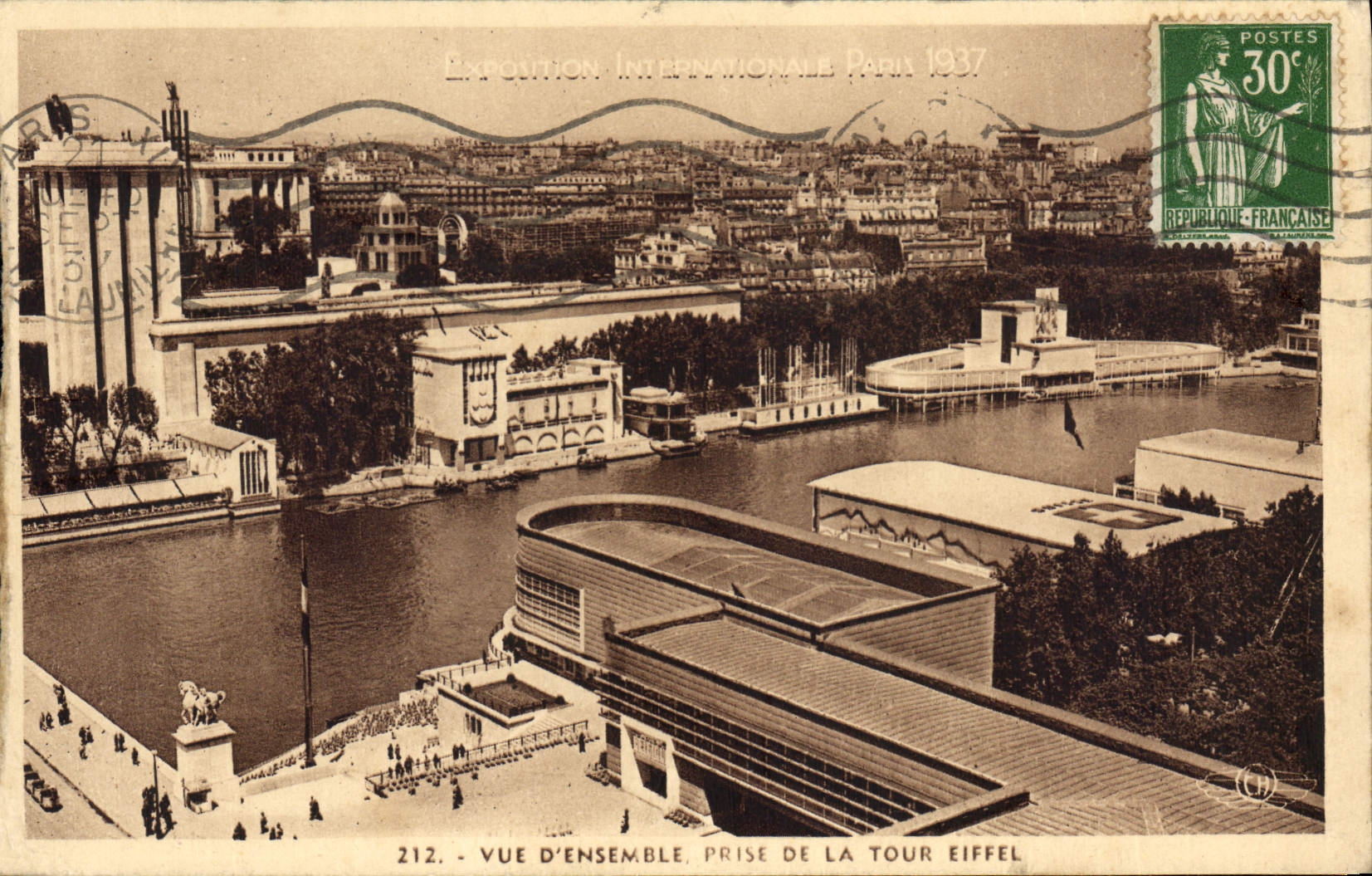CPA Vue d'ensemble prise de la Tour Eiffel