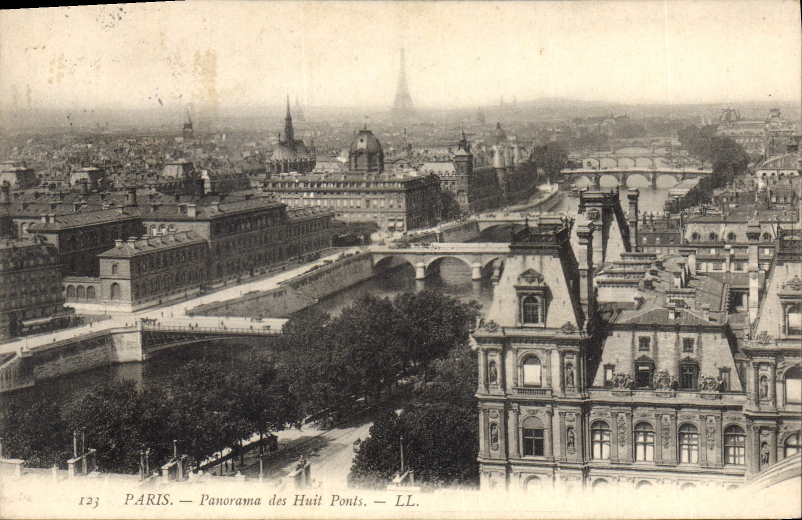 CPA Paris Panorama des Huits Ponts Tour Eiffel