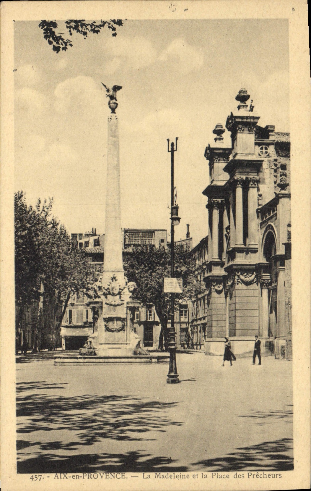 CPA Aix en Provence La Madeleine et la Place des Precheurs 