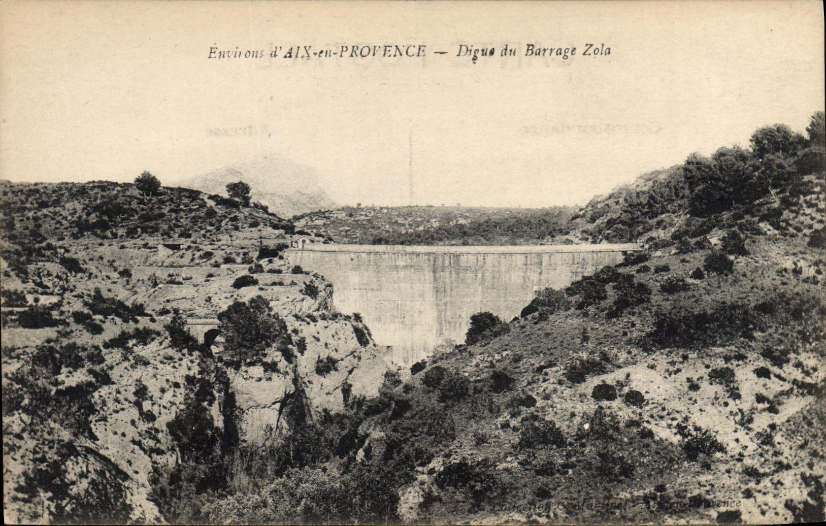 CPA Environs d'Aix en Provence Digue du Barrage Zola 